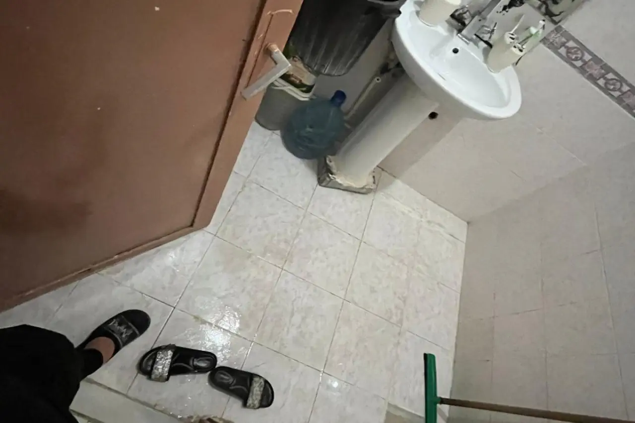 Lavabo çevresinde ölçüm ekipmanıyla yapılan ön kontrol